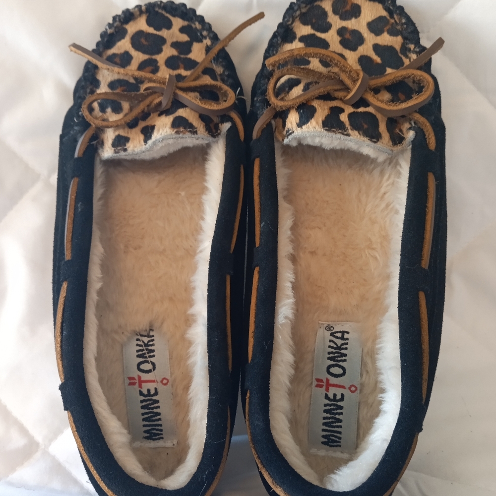  / Slippers

Minnetonka

Leopard Print Cally Slipp